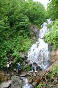 When we reached that waterfall, we did not suspect that we would try to climb it... (minami_aizu_nanatsugatake_hike_4692.jpg)