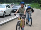 Arriving at Ouchijuku: Ryoko after overtaking Goto (minami_aizu_cycling_4275.jpg)